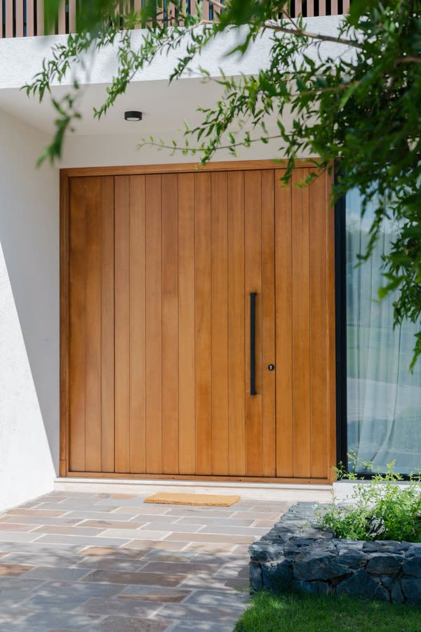 Architecture & Interiors — puerta de madera de Maretich