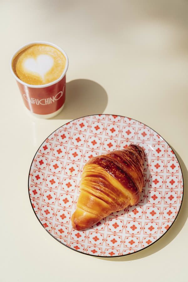 Caffuchinos — café con corazón y medialuna