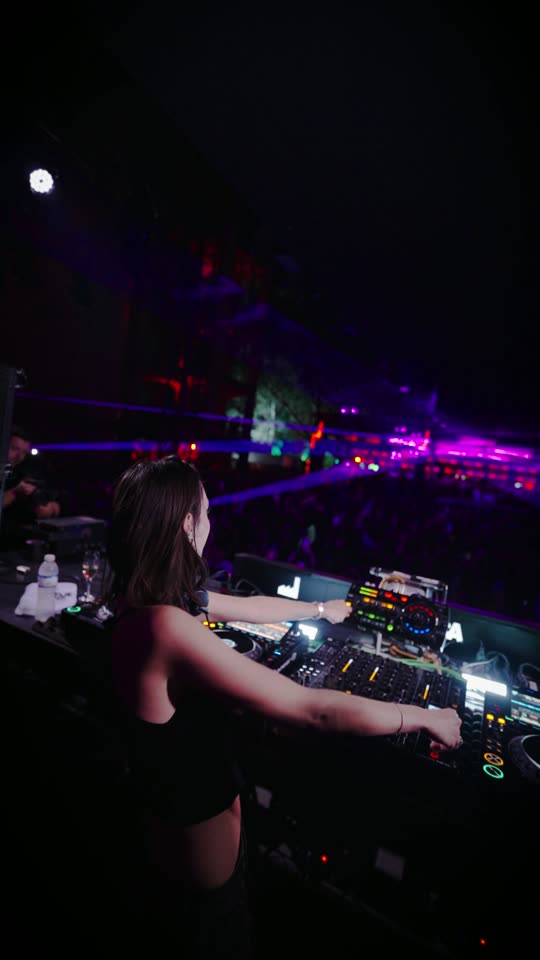 Amelie Lens en la cabina