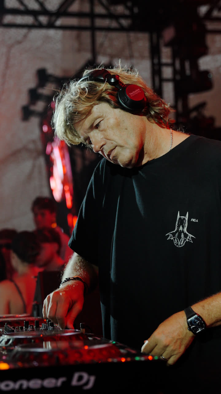 Hernan Cattaneo en la cabina